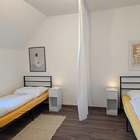 Apartament Crew Base *